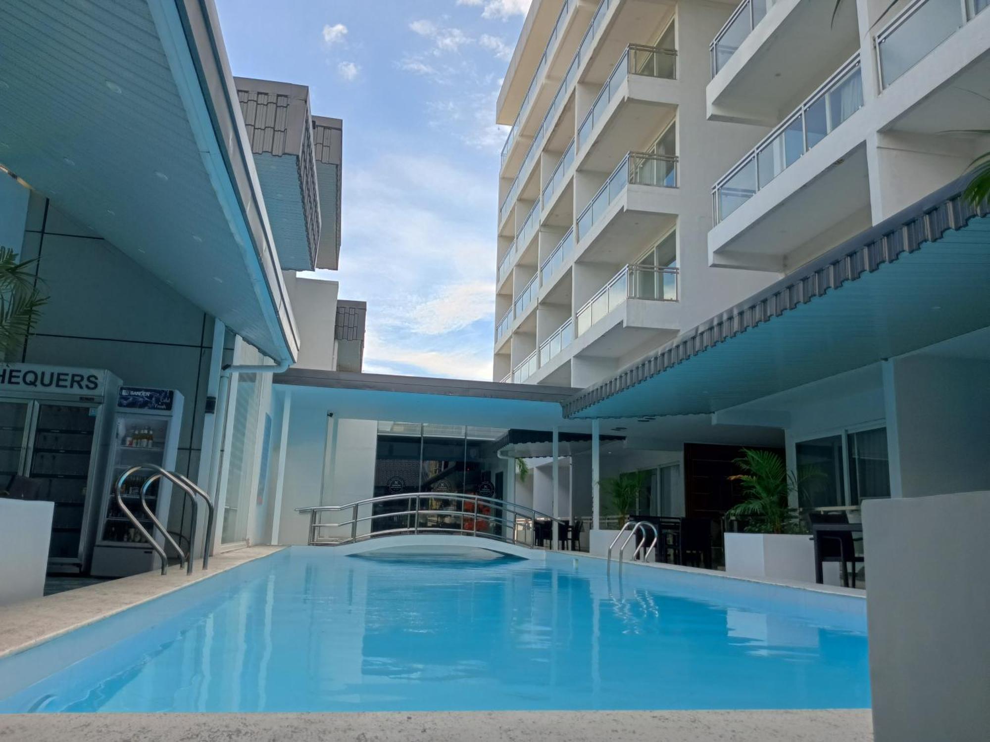 Chequers Subic Bay Apartment *
