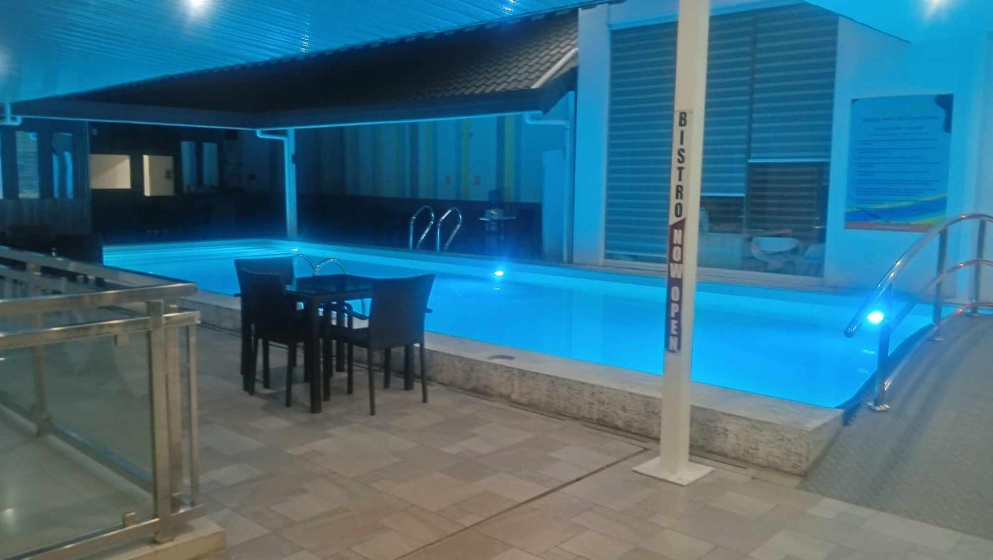 Chequers Subic Bay * Olongapo