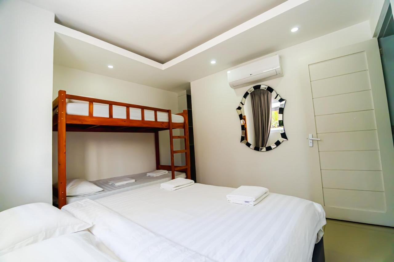 Chequers Subic Bay * Olongapo